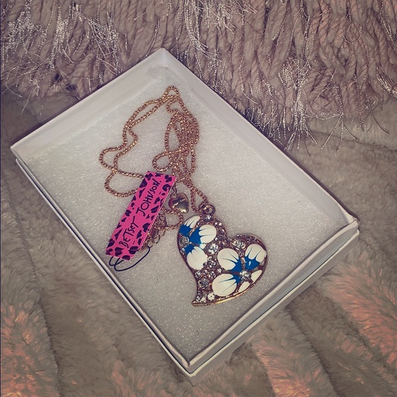 Betsey Johnson Jewelry - Betsy Johnson heart necklace